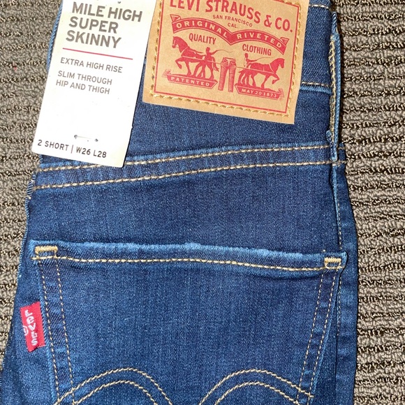 NWT - Levi's: a super skinny leg and ultra high-rise fit. It’s new. - Picture 10 of 10